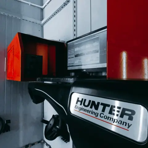 3D-стенд Hunter для развал схождения в СТО Дасто